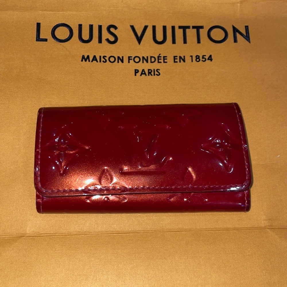 LV Louis Vuitton Vernis Key Holder Red